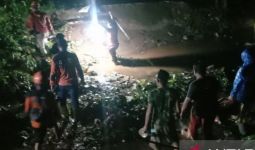 Terseret Arus Sungai, Bocah Perempuan di Sumenep Belum Ditemukan - JPNN.com