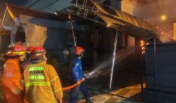 Sebuah Rumah di Bekasi Ludes Terbakar, Kerugian Hampir Rp 1 Miliar - JPNN.com