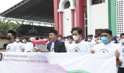 Santri di Sulsel Berikan Santunan kepada Marbut dan Deklarasi Dukung Ganjar Pranowo - JPNN.com