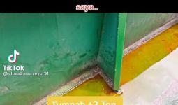 Video Viral 2,5 Ton Minyak Goreng Tumpah ke Laut, Kombes Indra: Hoaks - JPNN.com