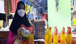 Minyak Goreng Memang Sudah Tak Langka di Pasar, tetapi Lihat Harganya, Alamak! - JPNN.com