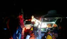 Mesin Kapal Mati, 12 Penumpang Terombang-ambing di Tengah Laut - JPNN.com