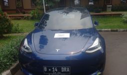 Penampakan Mobil Tesla Indra Kenz yang Disita Polisi, Lihat Pelat Nomor Cantiknya   - JPNN.com