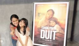 Tantangan Putri Ayudya Menjadi Nenek di Film Tuhan Minta Duit - JPNN.com