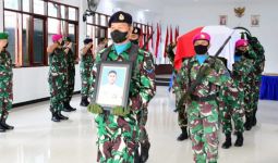 Dua Prajurit Marinir Gugur, Jajaran TNI AL Kibarkan Bendera Setengah Tiang - JPNN.com