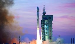China Berhasil Luncurkan Roket Generasi Baru ke Luar Angkasa - JPNN.com