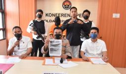 Polisi Keluarkan Tembakan Peringatan, ZL Melompat dari Kapal Lalu Menceburkan Diri ke Laut - JPNN.com