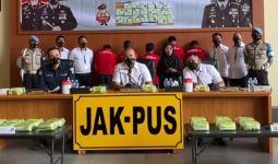 5 Kurir Narkoba Ditangkap, Barang Buktinya Sabu-sabu Senilai Rp 30 Miliar - JPNN.com