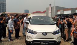 Menko Airlangga Sebut Bakal Ada 3 Mobil Listrik Meluncur Tahun Ini, Toyota Innova EV? - JPNN.com