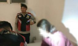 Polisi Pakai Kunci Cadangan, Pasangan Mesum Kaget, Pintu Kamar Ada yang Buka - JPNN.com