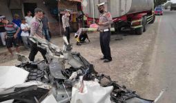 Detik-Detik Kecelakaan Minibus di Pantura, 6 Penumpang Tewas - JPNN.com