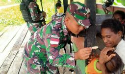 Prajurit TNI Gencar Sambangi Rumah Warga di Perbatasan RI-PNG, Ada Apa? - JPNN.com