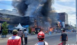 Kebakaran Terjadi di Pusat Kegiatan Masyarakat Mimika, Polisi Bergerak, Lihat Tuh - JPNN.com