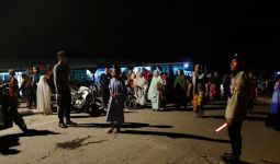 Motor Berknalpot Racing Ngebut di Depan Masjid, Polisi Ini Langsung Bereaksi, Tegas - JPNN.com