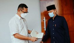 Bersama Buya Syafii Maarif, Eka Hospital Wakafkan Ribuan Al-Qur'an  - JPNN.com