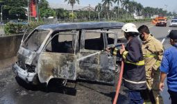 Mobil Carry Terbakar di Tol Jakarta-Merak, Begini Kronologinya, Menegangkan - JPNN.com
