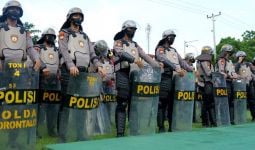 Irjen Akhmad Beri Perintah, Larang Polisi yang Amankan Demo 11 April Bawa Senjata Api - JPNN.com
