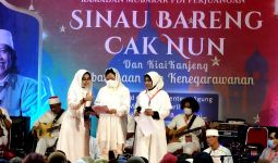 Puan Ikut Bersenandung Lagu Daerah Saat Acara Sinau Bareng Cak Nun - JPNN.com