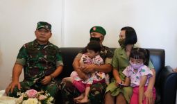 Kedatangan Jenderal Dudung Bikin Terharu, Putri Kembar Siam Serda Fredrik Segera Dioperasi - JPNN.com