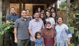 Pelukan Luhut untuk Mbak Sur Setelah 37 Tahun Bersama - JPNN.com