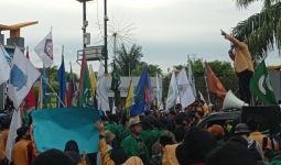 Demo 11 April, Ribuan Mahasiswa Kepung DPRD Kaltim, Lihat Itu - JPNN.com