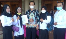 Seusai Bu Nurul Tanda Tangan Kontrak PPPK, Wajahnya Memerah, Penuh Harap - JPNN.com