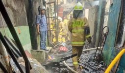 6 Rumah di Pulogadung Hangus Terbakar, Kerugian Ratusan Juta Rupiah - JPNN.com