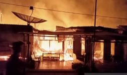 Kebakaran Rumah Saat Pemiliknya Sahur, Mencekam - JPNN.com