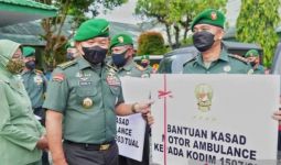 Jenderal Dudung Menyerahkan Bantuan 5 Ambulans Bermotor di Kodam Pattimura - JPNN.com