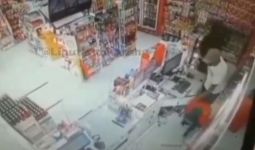 Fakta Mencengangkan soal Aksi 2 Pencuri Bersenpi di Minimarket yang Viral - JPNN.com