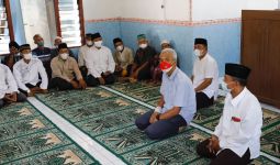 Ganjar Pranowo Merenovasi Masjid yang Sudah 25 Tahun Tak Terurus - JPNN.com