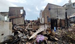 Rusdi Menyelamatkan Istri dan 3 Anaknya Saat Api Membakar Rumah - JPNN.com