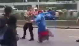 Video Viral Mak-Mak Memarahi Pak Polisi, Ada Apa? - JPNN.com