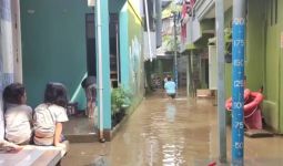 Banjir di Kebon Pala Jaktim Air Kiriman - JPNN.com