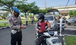Propam Bergerak, 4 Polisi Ini Hanya Bisa Pasrah - JPNN.com