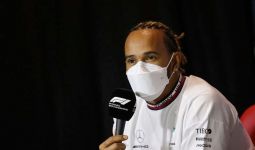 Merana di Imola, Lewis Hamilton Kibarkan Bendera Putih di F1 2022? - JPNN.com