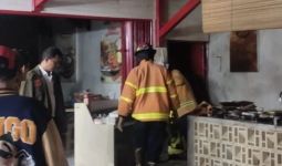 Kebakaran Rumah Makan di Bekasi, 4 Orang jadi Korban - JPNN.com