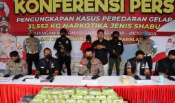 EH Selundupkan Barang Terlarang ke Indonesia, Lihat, Barang Buktinya Banyak Banget - JPNN.com