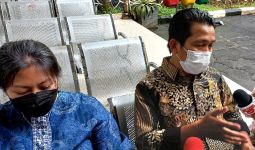 Terbongkar, 4 Tahun Seruni Tak Nyaman, Ronal Surapradja Lebih Cepat... - JPNN.com