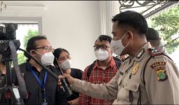 Koalisi Warga Jakarta Cekcok dengan Polisi di Kantor Anies, Ini yang Dipermasalahkan - JPNN.com