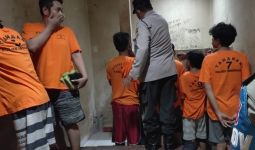 Pagi-Pagi, Ipda Ngadiyo & Anak Buahnya Mengecek Sel Tahanan, Lihat Fotonya - JPNN.com