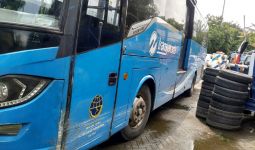 Sopir Hilang Sadar, TransJakarta Tabrak 3 Mobil di Tol Jagorawi, Perum PPD Bergerak - JPNN.com