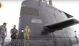 Keren, Jenderal Andika ‘Menjelajahi’ HMAS Waller, Kapal Selam Canggih Angkatan Laut Australia  - JPNN.com