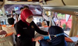Khofifah Lepas Mudik Gratis Warga Jatim di Jakarta, Begini Pesannya - JPNN.com