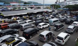 Situasi Arus Kendaraan dengan Skema One Way di Tol Palimanan Menuju Cikampek Lancar - JPNN.com