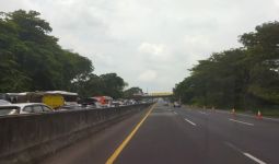 Pemudik di Jalur Contra Flow KM 47 Tol Japek Langsung Bablas Semarang, Lancar Jaya - JPNN.com