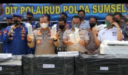 Penyelundupan Ratusan Ribu Ekor Benur Digagalkan, Lihat Barang Bukti yang Disita Polisi - JPNN.com