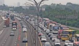 Kondisi Terkini Tol Jakarta-Cikampek Pukul 11.30 WIB: Macet 26 Kilometer - JPNN.com