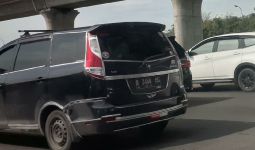 Lihat Tuh Ada Mobil Berpelat Genap di Tol Jakarta-Cikampek, Katanya Hari Ini Giliran Ganjil? - JPNN.com