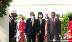 Lihat, Jokowi Sambut PM Jepang, Paspampres Rapi Banget - JPNN.com